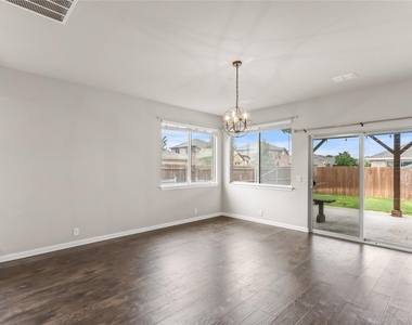 801 Oriel Circle - Photo Thumbnail 7