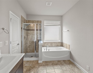 801 Oriel Circle - Photo Thumbnail 9