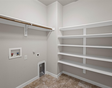 801 Oriel Circle - Photo Thumbnail 15