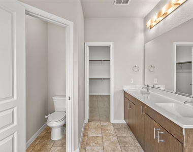 801 Oriel Circle - Photo Thumbnail 10