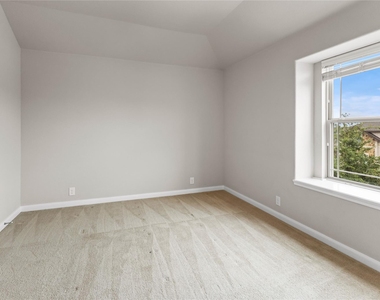 801 Oriel Circle - Photo Thumbnail 18