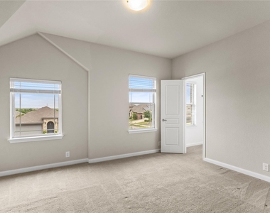 801 Oriel Circle - Photo Thumbnail 17