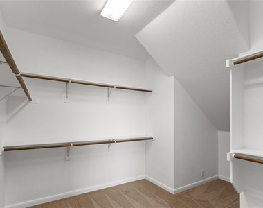 801 Oriel Circle - Photo Thumbnail 11