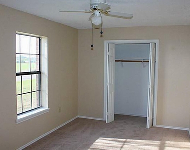 803 S Wickham Street - Photo Thumbnail 4