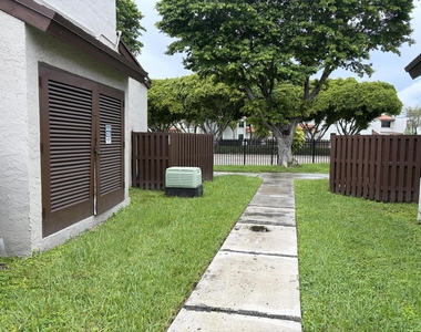 10292 Nw 9th Street Circle - Photo Thumbnail 22