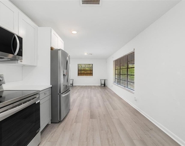 1273 Ne 37th Street - Photo Thumbnail 6