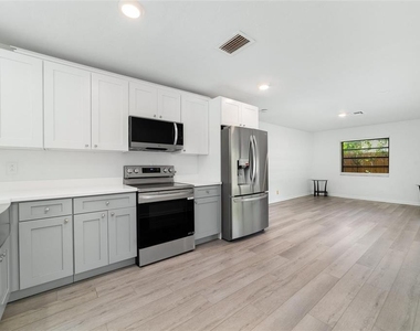 1273 Ne 37th Street - Photo Thumbnail 2