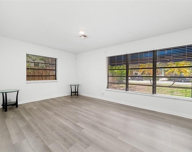 1273 Ne 37th Street - Photo Thumbnail 7
