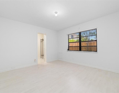 1273 Ne 37th Street - Photo Thumbnail 11