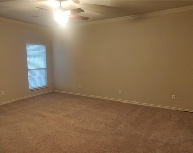 1426 Kingsley Drive - Photo Thumbnail 5