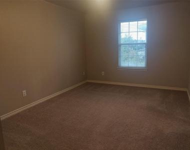 1426 Kingsley Drive - Photo Thumbnail 12