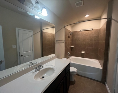 250 Barrington Lane - Photo Thumbnail 3