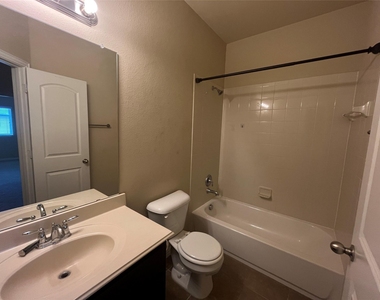 250 Barrington Lane - Photo Thumbnail 5