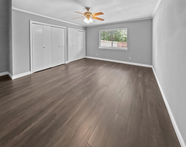 6210 Glenmoor Drive - Photo Thumbnail 11