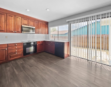 6210 Glenmoor Drive - Photo Thumbnail 5