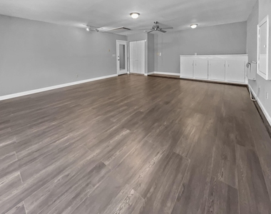 6210 Glenmoor Drive - Photo Thumbnail 15