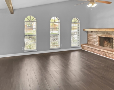 6210 Glenmoor Drive - Photo Thumbnail 2