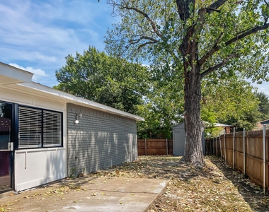 6210 Glenmoor Drive - Photo Thumbnail 16