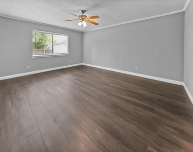 6210 Glenmoor Drive - Photo Thumbnail 10