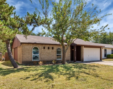 722 Circle Cove Drive - Photo Thumbnail 1