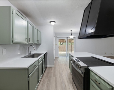 722 Circle Cove Drive - Photo Thumbnail 10