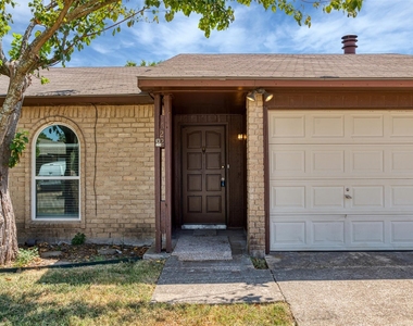 722 Circle Cove Drive - Photo Thumbnail 2