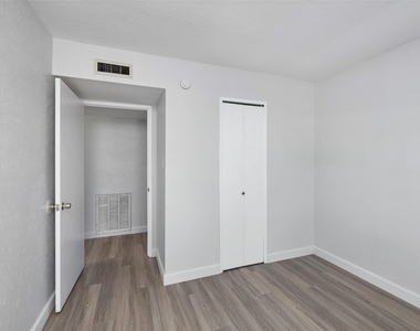 722 Circle Cove Drive - Photo Thumbnail 12
