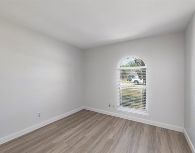 722 Circle Cove Drive - Photo Thumbnail 11