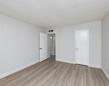 722 Circle Cove Drive - Photo Thumbnail 18