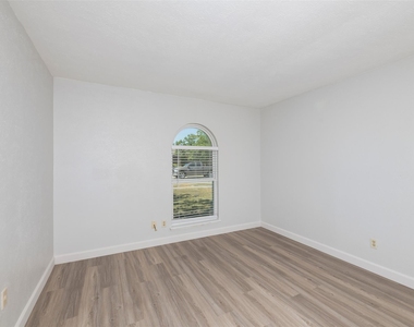 722 Circle Cove Drive - Photo Thumbnail 13