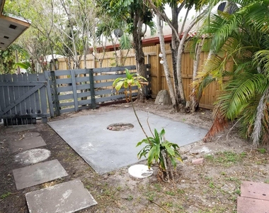 215 Sw 1st Court - Photo Thumbnail 11