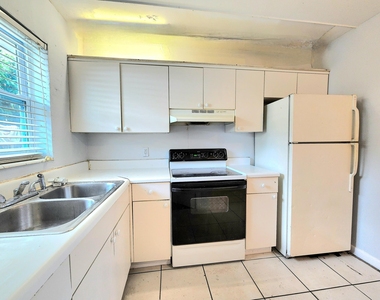 215 Sw 1st Court - Photo Thumbnail 1