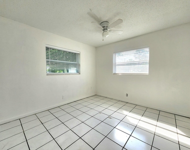215 Sw 1st Court - Photo Thumbnail 8