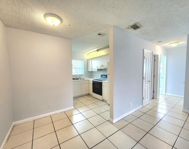 215 Sw 1st Court - Photo Thumbnail 4