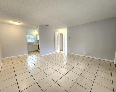 215 Sw 1st Court - Photo Thumbnail 3