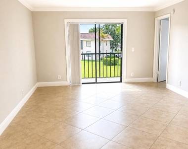 6716 Palmetto Circle S - Photo Thumbnail 7