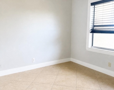 6716 Palmetto Circle S - Photo Thumbnail 4