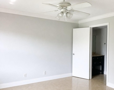 6716 Palmetto Circle S - Photo Thumbnail 3