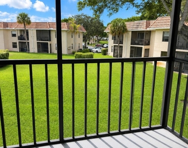6716 Palmetto Circle S - Photo Thumbnail 9