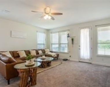 2501 Walker Avenue - Photo Thumbnail 3
