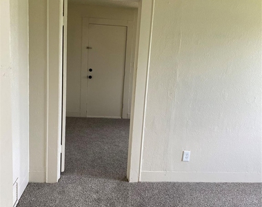 200 Marquette Avenue - Photo Thumbnail 19
