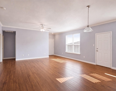 2400 18th Street - Photo Thumbnail 3