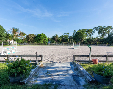 851 Hyde Park Road - Photo Thumbnail 2