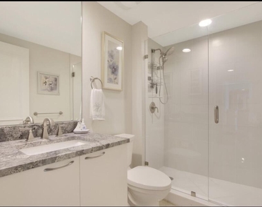 2640 Lake Shore Drive - Photo Thumbnail 17