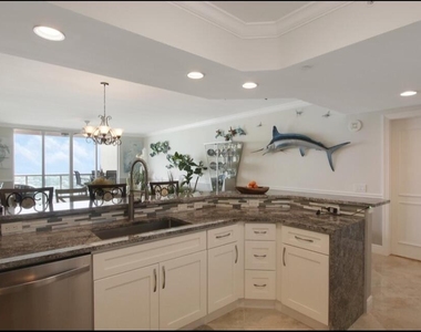 2640 Lake Shore Drive - Photo Thumbnail 5