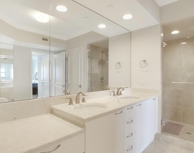 2640 Lake Shore Drive - Photo Thumbnail 14