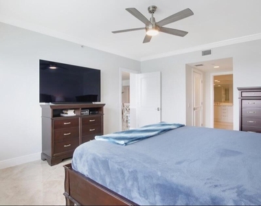 2640 Lake Shore Drive - Photo Thumbnail 12