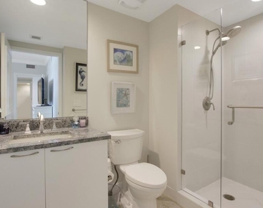 2640 Lake Shore Drive - Photo Thumbnail 18