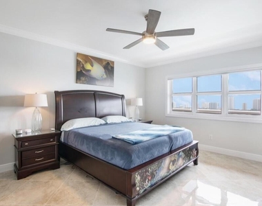 2640 Lake Shore Drive - Photo Thumbnail 11