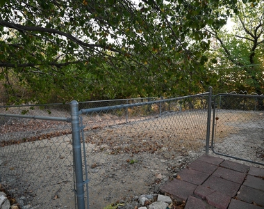 606 N Sewell Drive - Photo Thumbnail 1